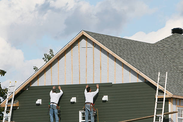 Professional Siding technician working in Evans, GA
